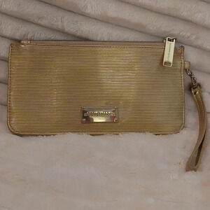 EUC STEVE MADDEN GOLD WRISTLET WALLET